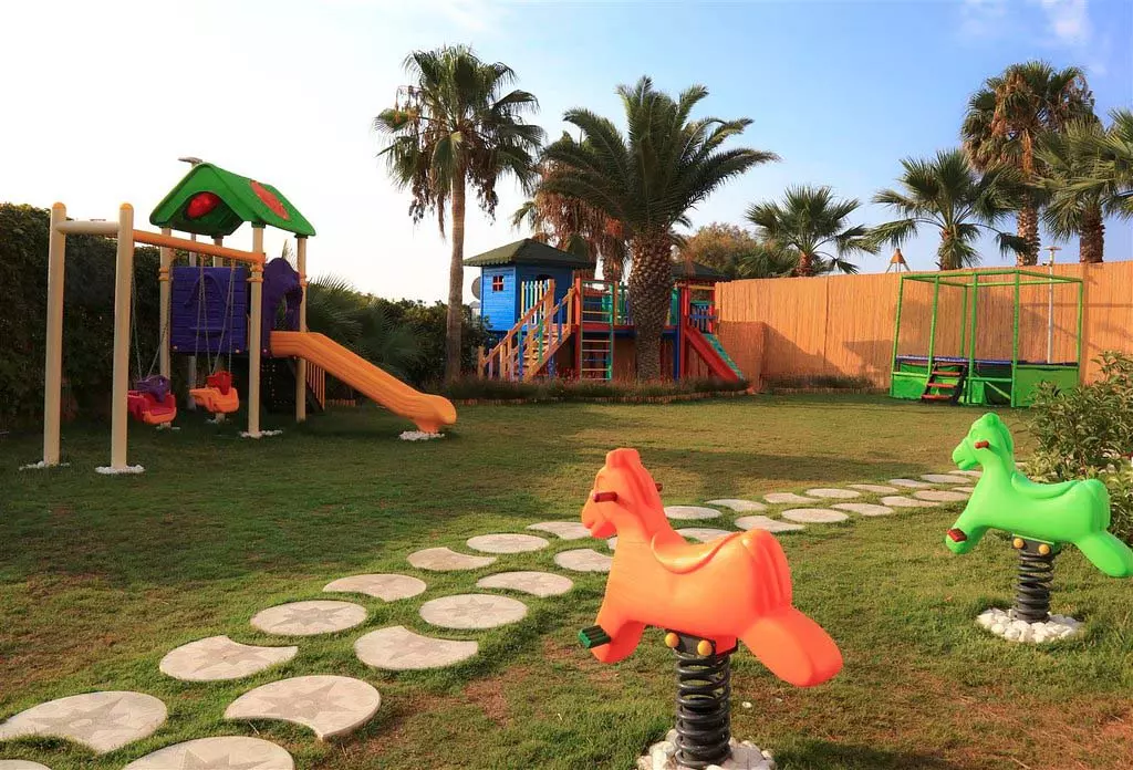 هتل دیزاین پلاس سیا بیچ چشمه